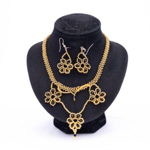 Collar y Aretes / Luna Escarlata