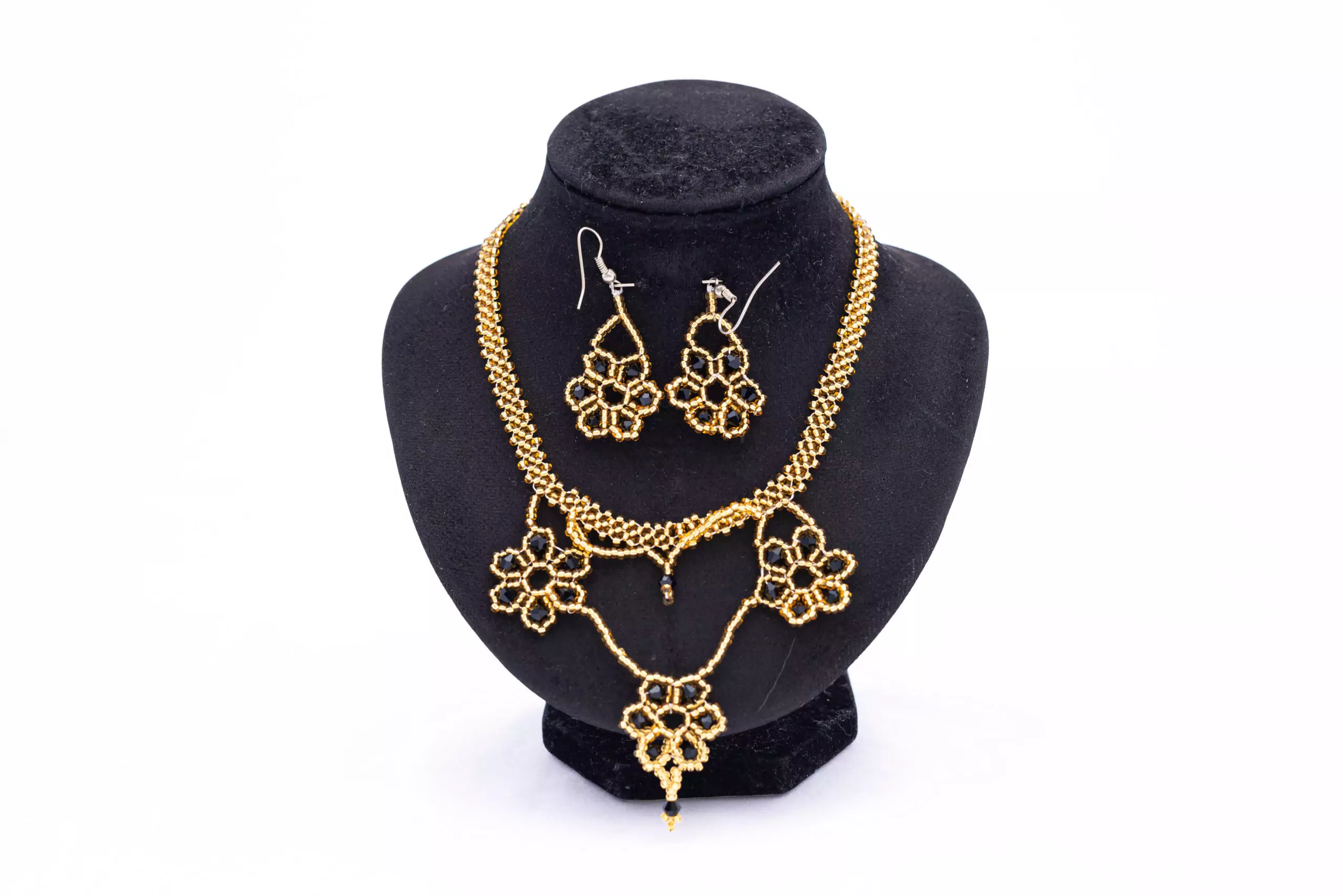 Collar y Aretes / Luna Escarlata