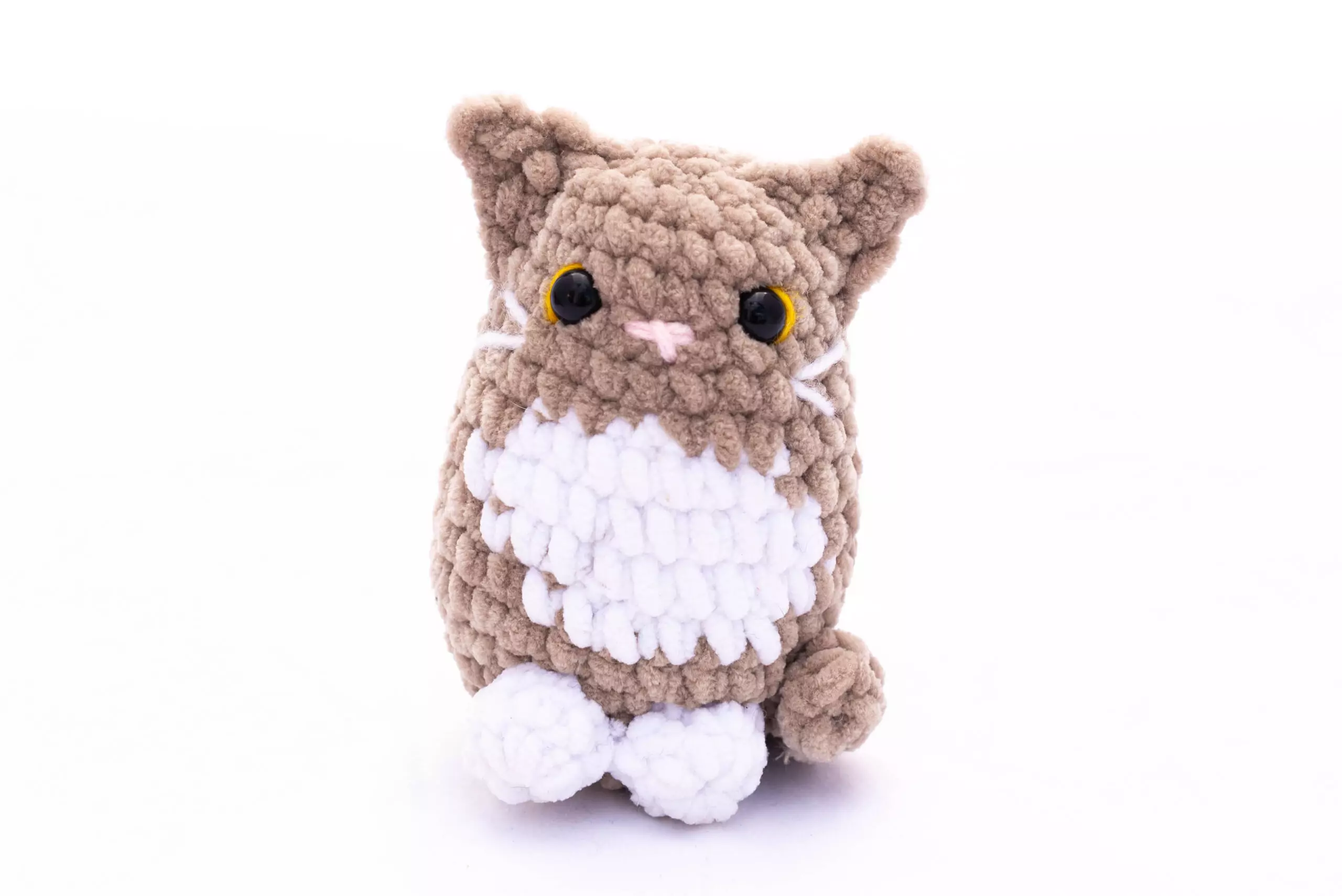 Gato Vertical: Elegancia y ternura en un amigurumi / Little Cat