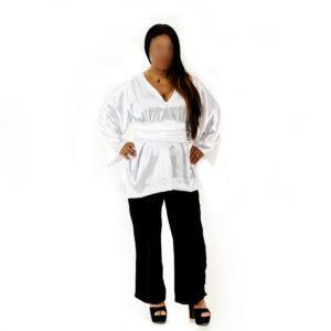 Blusa elegante en satín blanco / Única