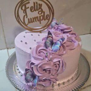 Pastel de vainilla húmedo relleno de chocolate / Ecuaven