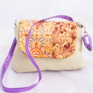 Cartera correa violeta / Un mundo de manualidades